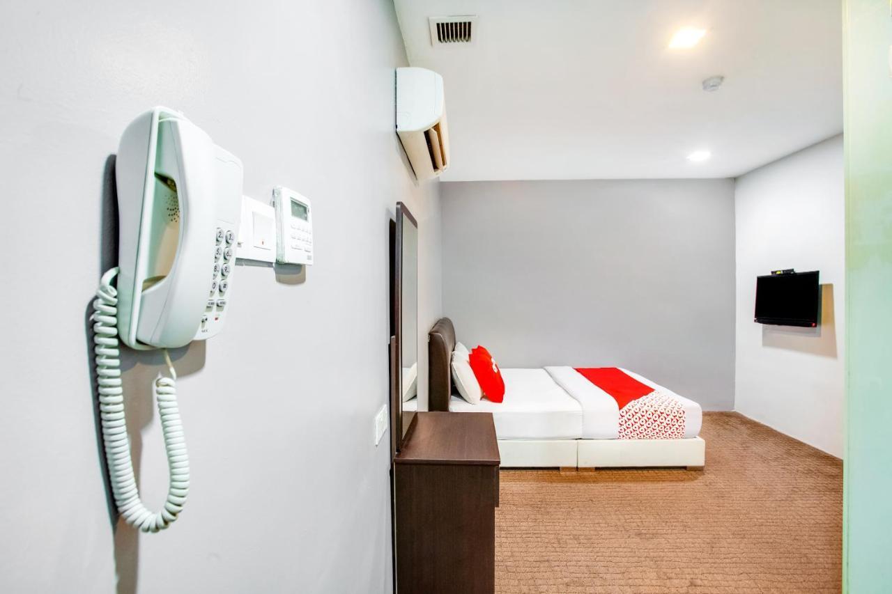 OYO 89652 P Line Hotel Johor Bahru Exterior foto