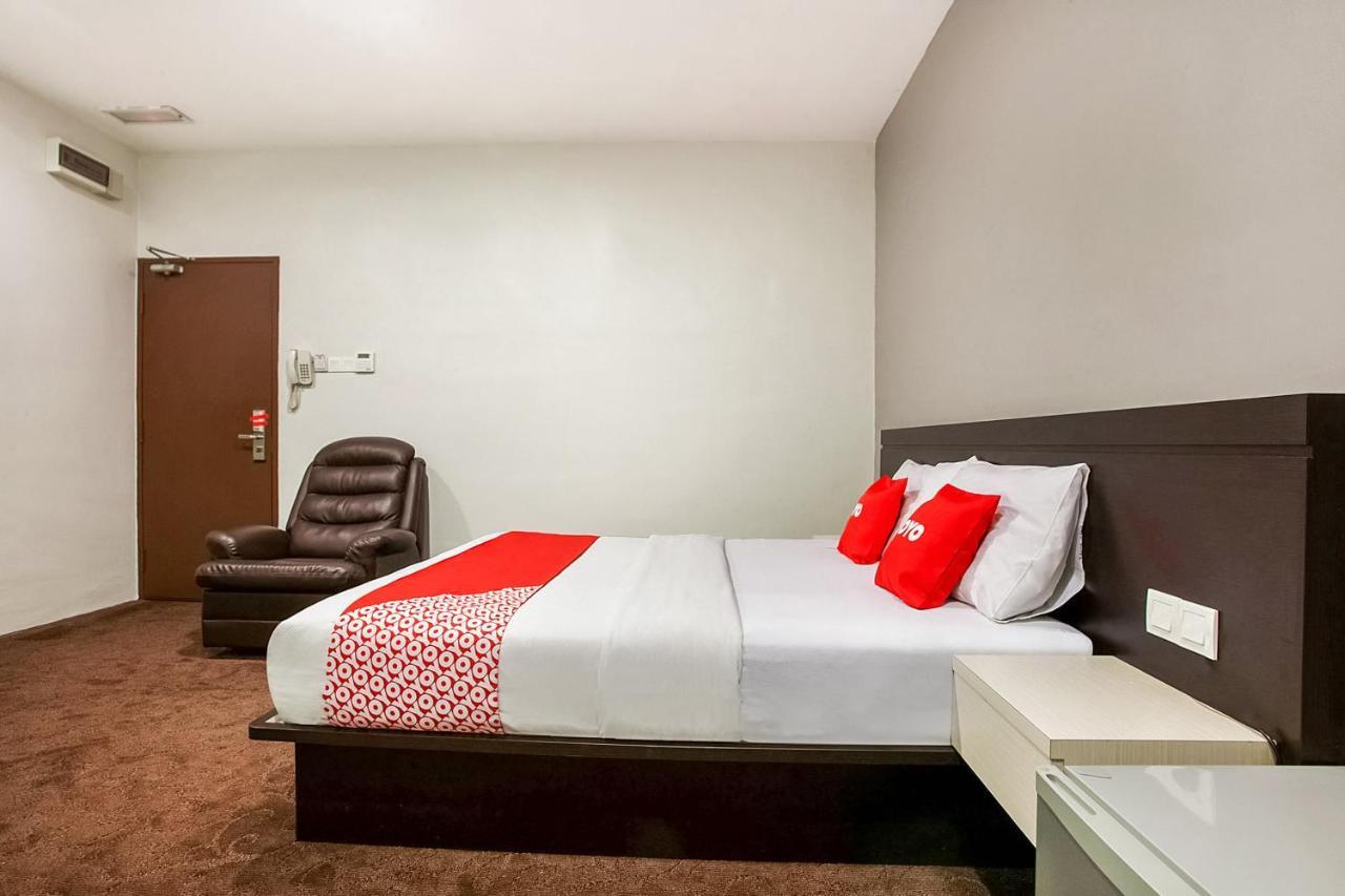 OYO 89652 P Line Hotel Johor Bahru Exterior foto