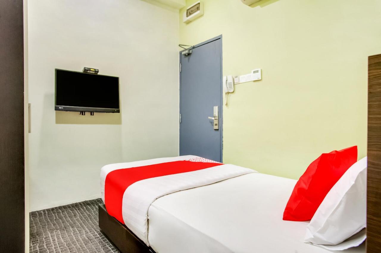 OYO 89652 P Line Hotel Johor Bahru Exterior foto