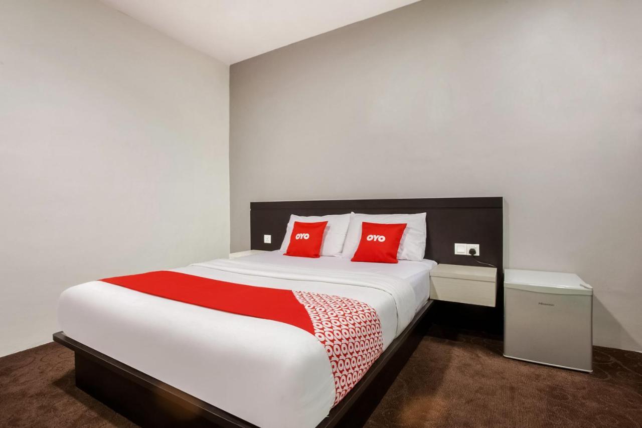 OYO 89652 P Line Hotel Johor Bahru Exterior foto