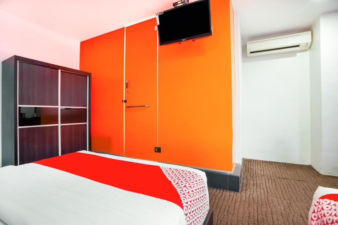 OYO 89652 P Line Hotel Johor Bahru Exterior foto