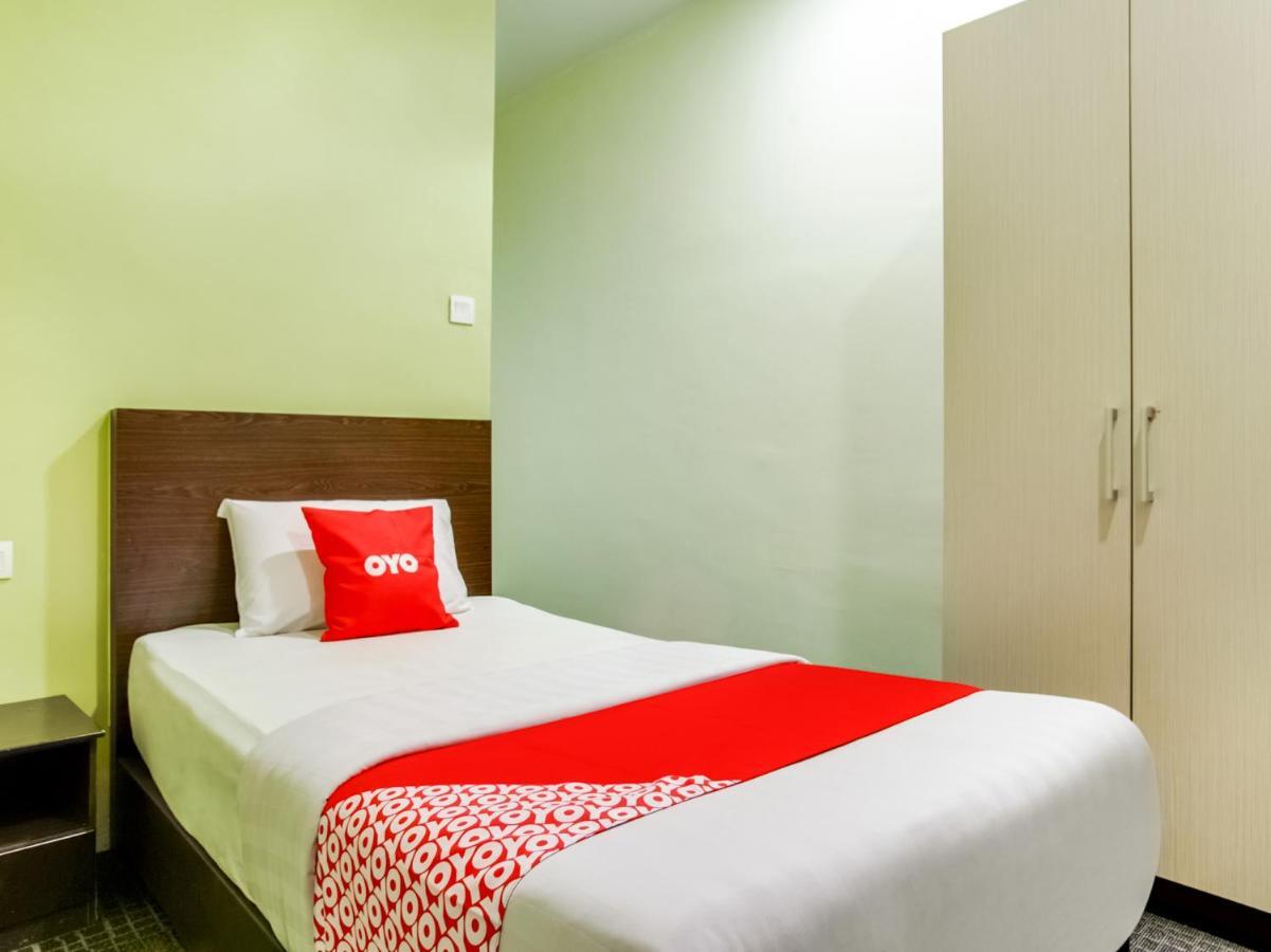 OYO 89652 P Line Hotel Johor Bahru Exterior foto